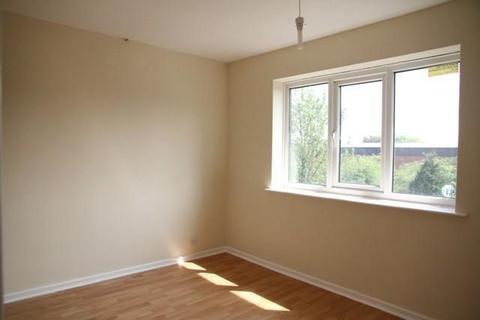 3 bedroom semi-detached house to rent, Sandlewood Green, Leeds