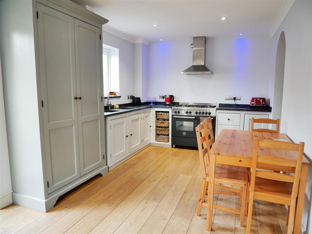 Dining kitchen