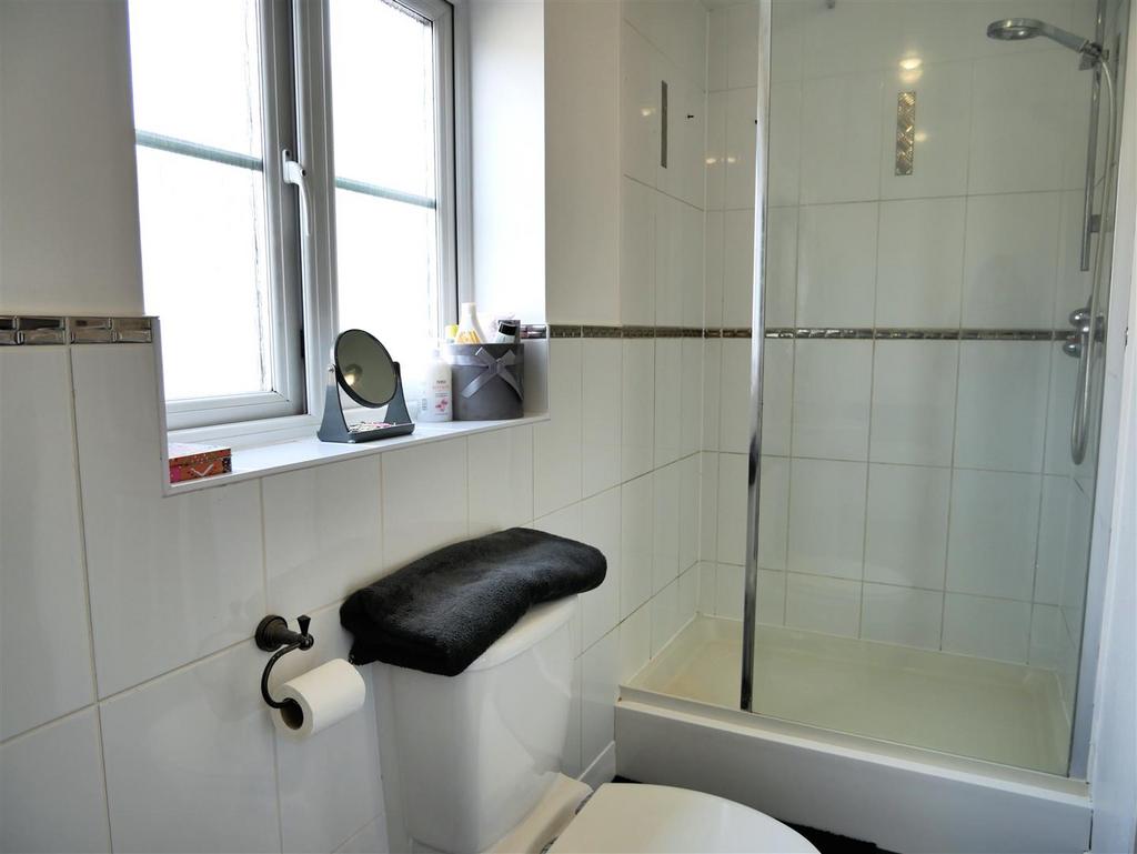 Principal bedroom plus en suite