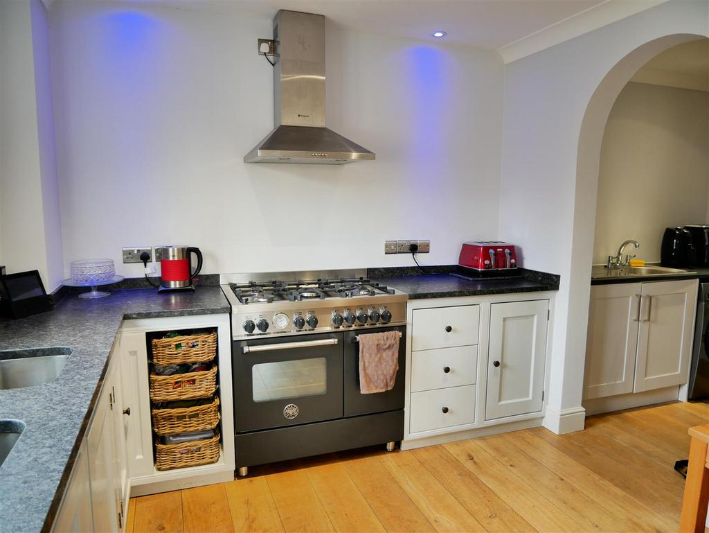 Dining kitchen