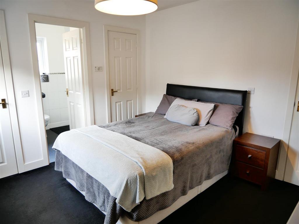 Principal bedroom plus en suite