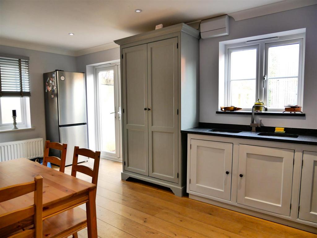 Dining kitchen