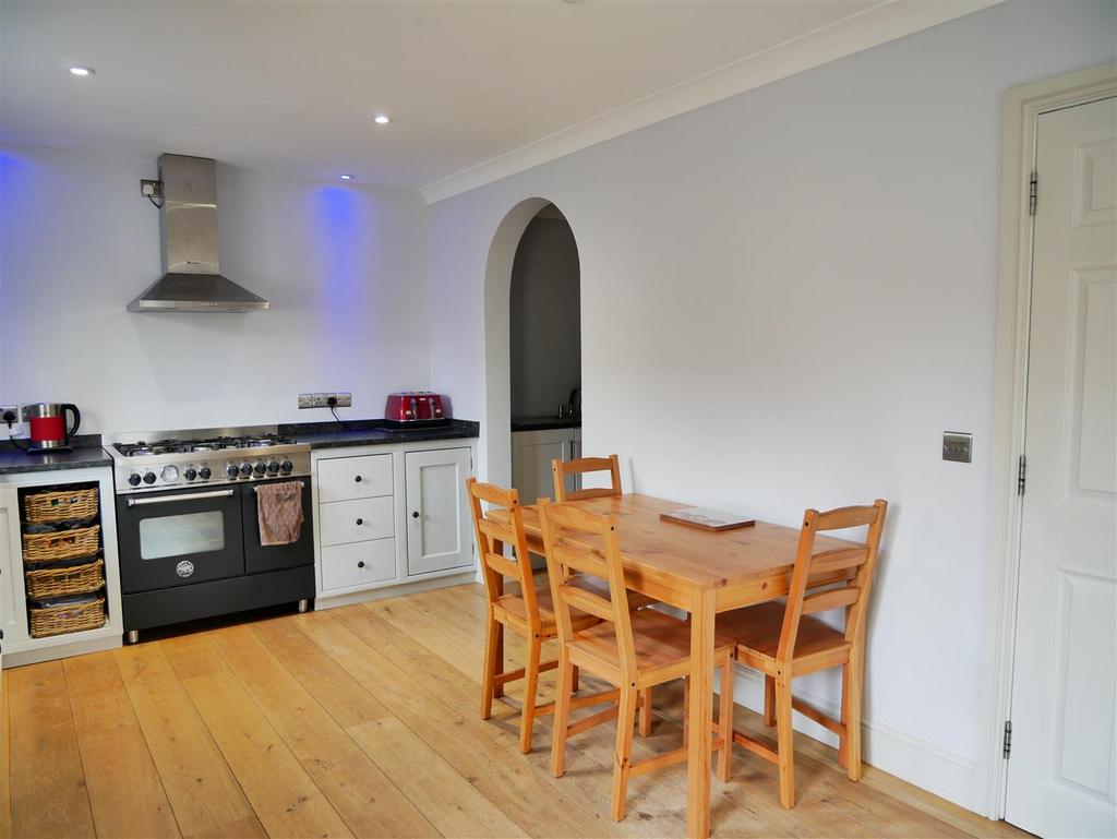 Dining kitchen