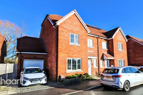 4 bedroom semi-detached house for sale, Halifax Close, Guildford