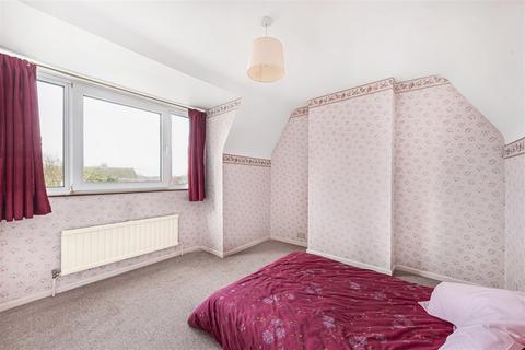 27 Denesway, Meopham, Gravesend, DA13 0EA