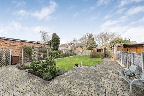 27 Denesway, Meopham, Gravesend, DA13 0EA