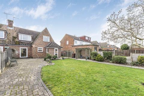 27 Denesway, Meopham, Gravesend, DA13 0EA