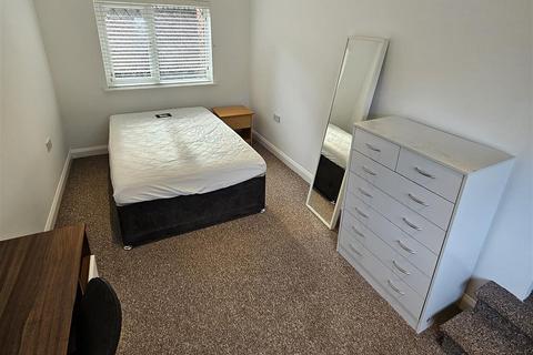 6 bedroom house to rent, Headcorn Drive, Canterbury