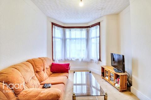 2 bedroom flat for sale, Empress Avenue, Ilford