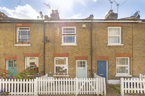 2 bedroom terraced house to rent, Chestnut Road, Twickenham TW2