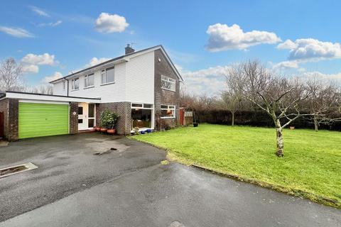 5 bedroom detached house for sale, Moorfield Close, Preston