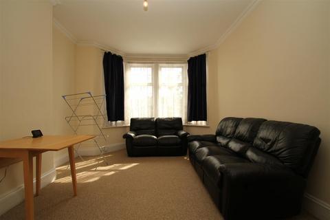 2 bedroom flat to rent, James Lane, London