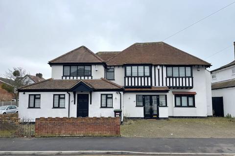 6 bedroom detached house for sale, 88 Caulfield Road, Shoeburyness, Southend-on-Sea, Essex, SS3 9LW