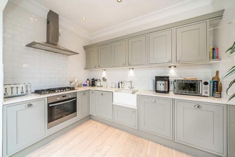 2 bedroom flat for sale, Parklands, Surbiton KT5