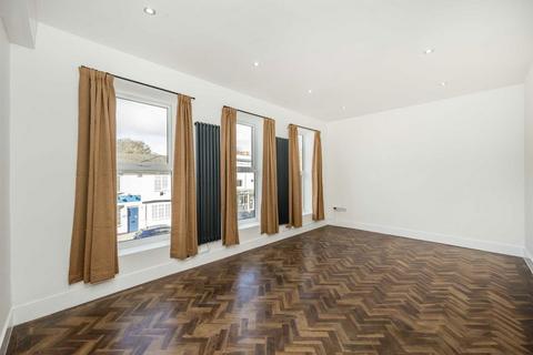 2 bedroom flat to rent, Cricket Lane, Hampton TW12