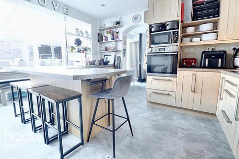 6 Brook Avenue, Arnold, Nottingham, NG5 7HL