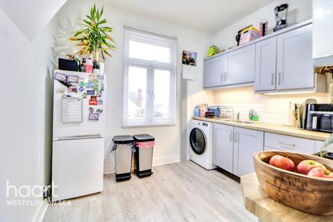 2 bedroom apartment for sale, Electric Avenue, Westcliff-On-Sea