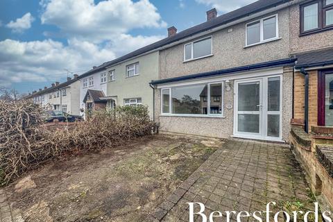 3 bedroom terraced house for sale, Chatteris Avenue, Harold Hill, RM3