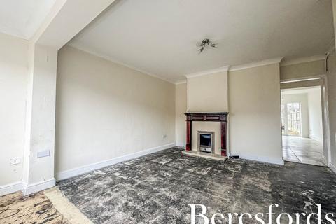 3 bedroom terraced house for sale, Chatteris Avenue, Harold Hill, RM3