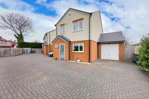 3 bedroom detached house for sale, Hill Crescent, Birstall