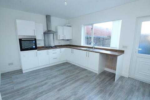 2 bedroom terraced house to rent, Castle Hill Road, Hindley, WN2