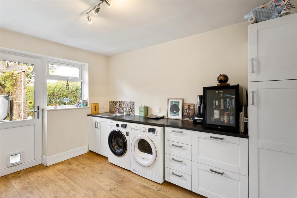 15 Coda Avenue  39.jpg
