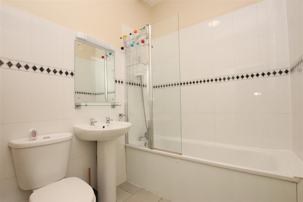 Bathroom (2).JPG