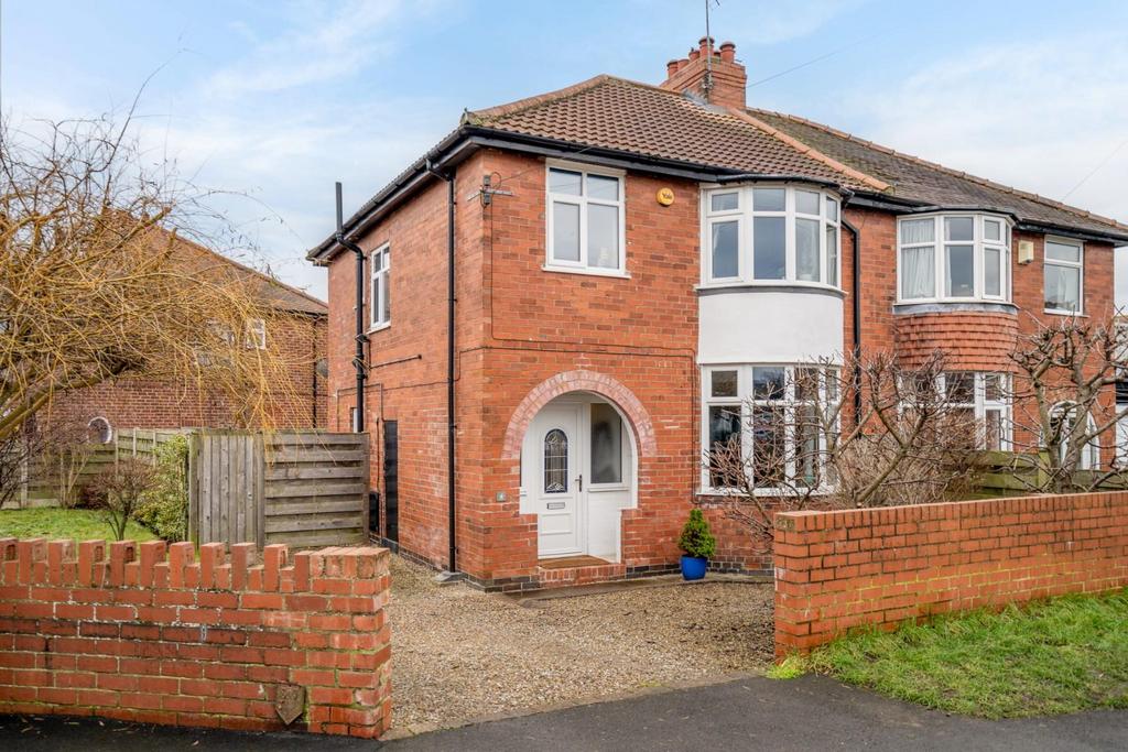 Howe Rd Jagger York Rawcliffe Drive, York 3 bed semi-detached house - £340,000