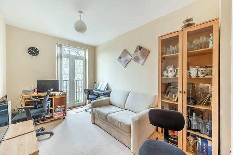 2 bedroom flat for sale, Stonegrove, Edgware, HA8