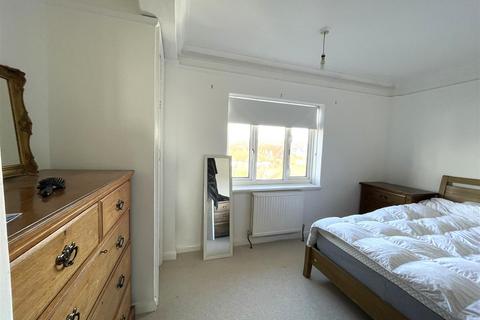 2 bedroom flat to rent, St Margarets, High Street, Rottingdean, Brighton