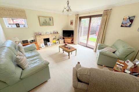 3 bedroom chalet for sale, Mendip Close, New Milton, Hampshire. BH25 6TY