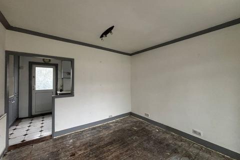 60 Trent Gardens, London, N14 4QN