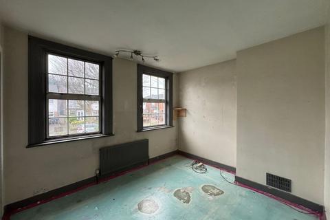 60 Trent Gardens, London, N14 4QN