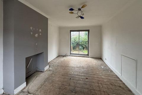 60 Trent Gardens, London, N14 4QN
