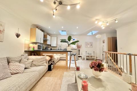 6 Crofton Square, Sherfield On Loddon, Hook, RG27 0SX