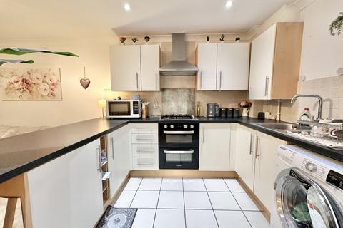 6 Crofton Square, Sherfield On Loddon, Hook, RG27 0SX