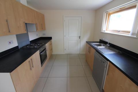 4 bedroom end of terrace house to rent, Californian Parade, Street