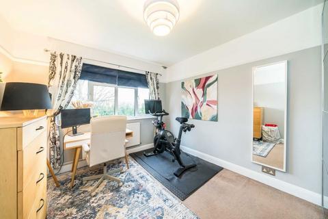 2 bedroom flat for sale, Lancaster Close, Kingston Upon Thames KT2