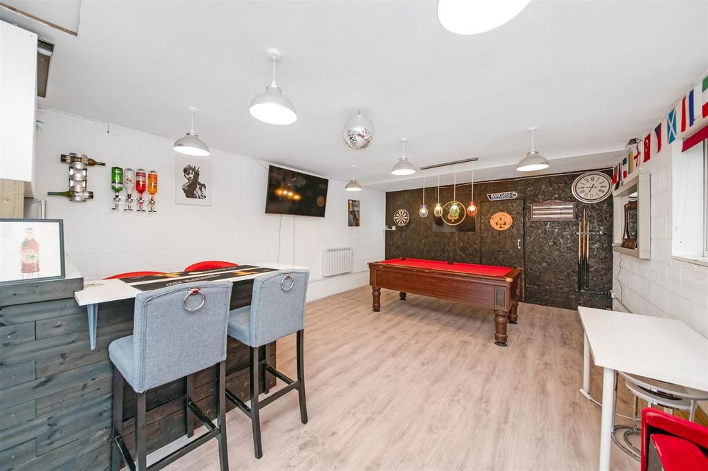 Garage/games room