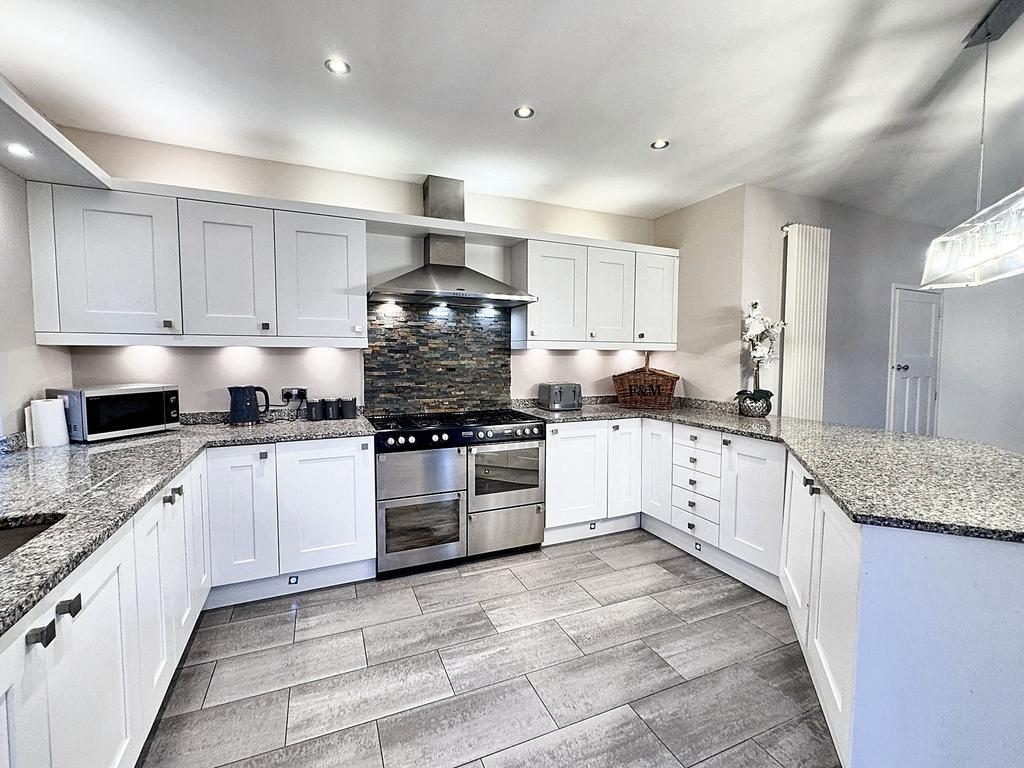 Living/dining kitchen