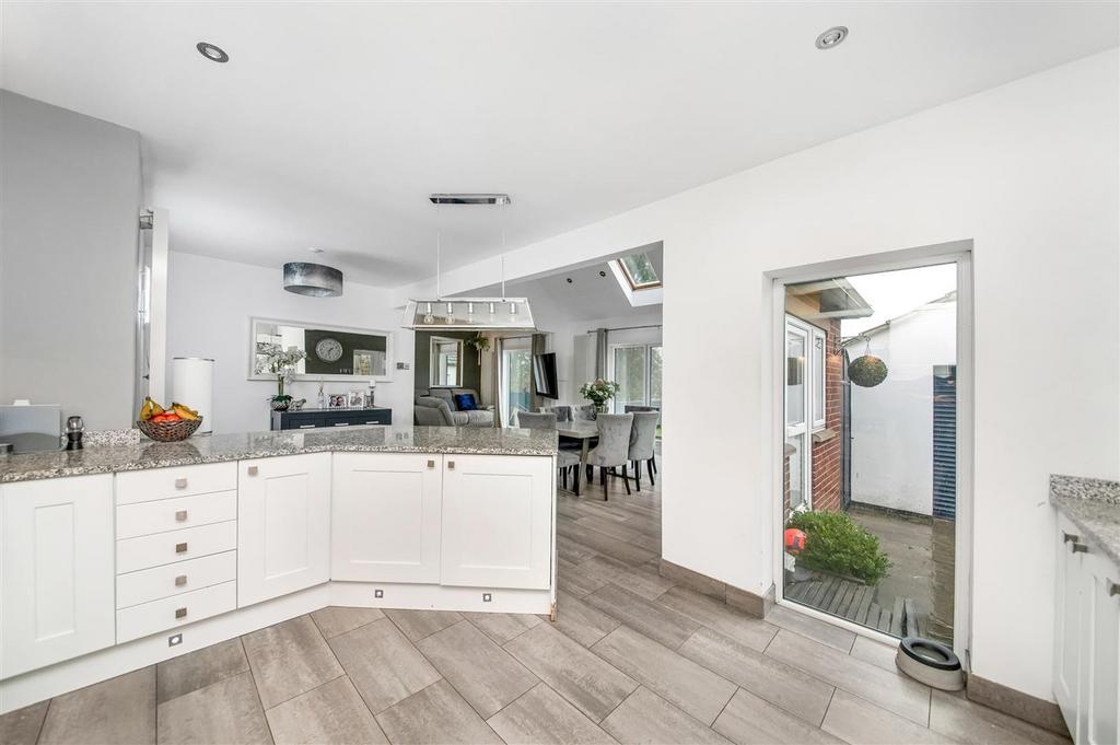 Living/dining kitchen