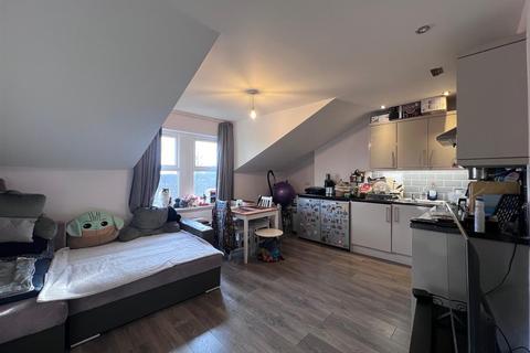 1 bedroom flat to rent, Cedar Road, London