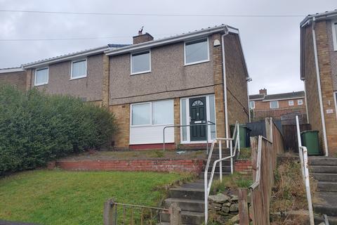 3 bedroom semi-detached house to rent, Grisedale Gardens, Gateshead NE9