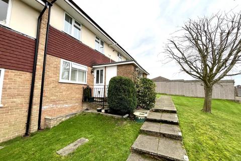 Leas Close, Chessington, Surrey. KT9 2EQ