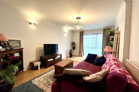 20e Leas Close, Chessington, KT9 2EQ