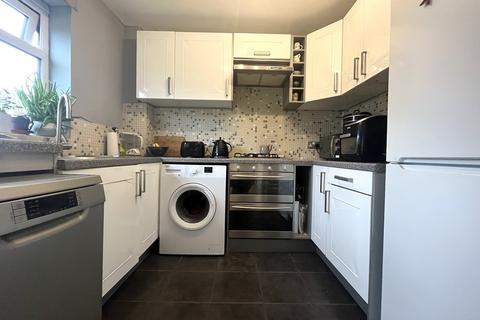 20e Leas Close, Chessington, KT9 2EQ