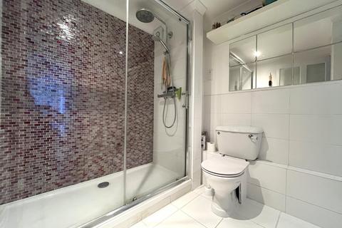 20e Leas Close, Chessington, KT9 2EQ