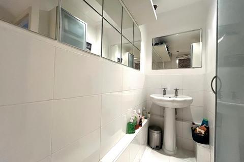 20e Leas Close, Chessington, KT9 2EQ