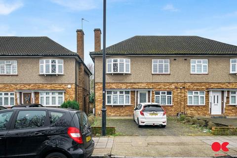 2 bedroom flat for sale, Station Road, Gidea Park RM2