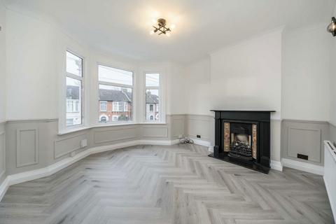 2 bedroom flat to rent, Arngask Road, London SE6